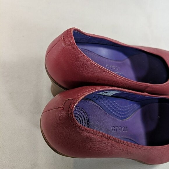 Crocs A-Leigh Red Leather Wedge Closed Toe Pump Heels 14700 Shoes Women's US 7.5 - Picture 15 of 15